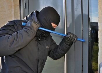 Scassinatore furto appartamento