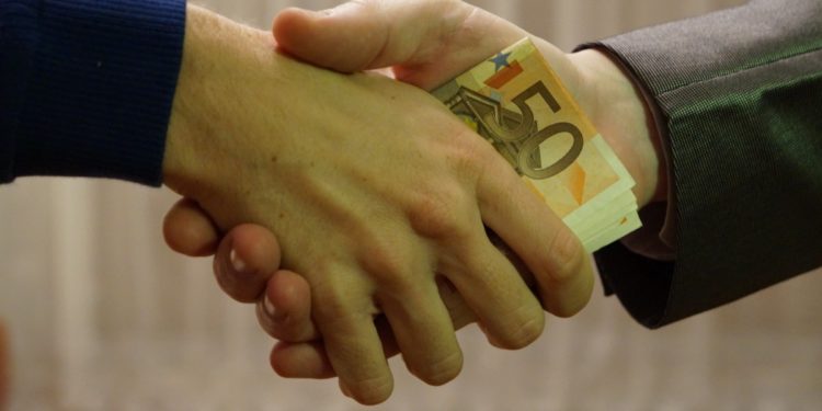 Corruzione mazzette tangenti