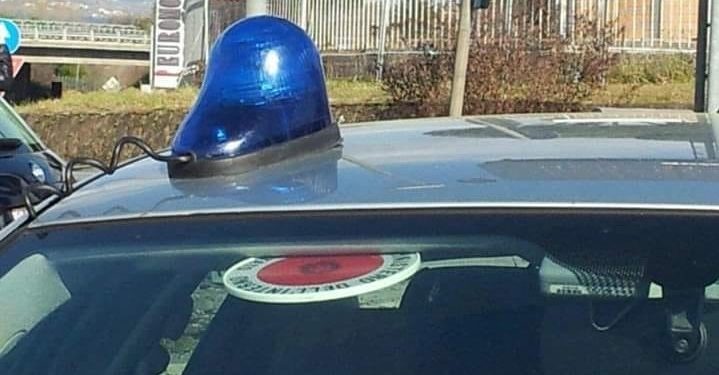 polizia trentasettenne furto aggravato