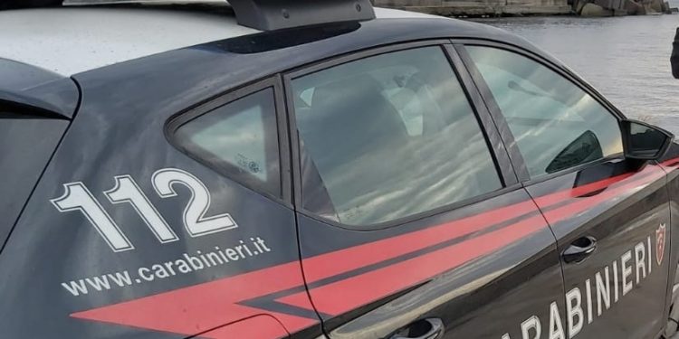carabinieri droga finestra