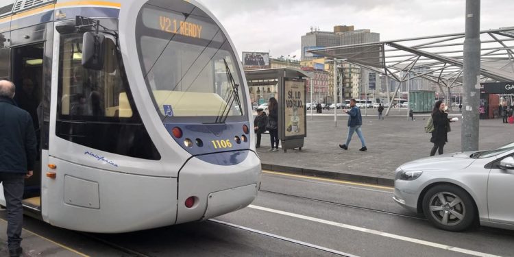 mezzi anm tram napoli