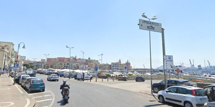 imbarco pozzuoli porto