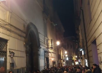 Aversa via seggio rissa giovani quattro commercianti