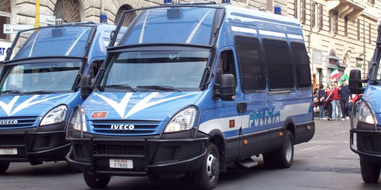 polizia antisommossa forza