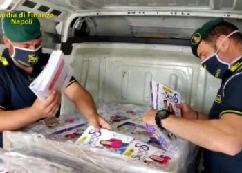 libri e capi di abbigliamento