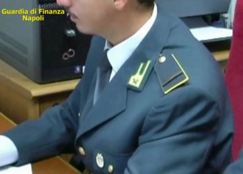 afragola contrabbando finanza dirigente