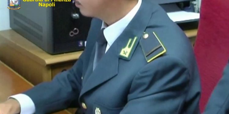 afragola contrabbando finanza dirigente