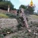 In Irpinia, i vigili del fuoco rimuovono un grosso tronco caduto sull’autostrada A16