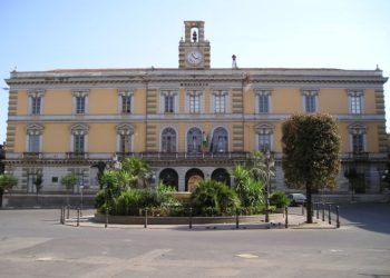 Afragola, arrestato 24enne e denunciati due minorenni per possesso di droga ai fini di spaccio