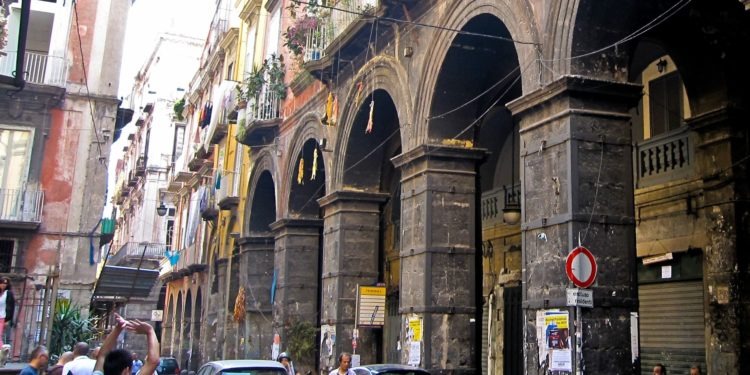 napoli via dei tribunali