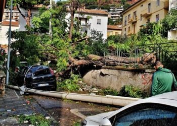 Maltempo in Campania: tromba d’aria a Salerno e bomba d’acqua su Napoli