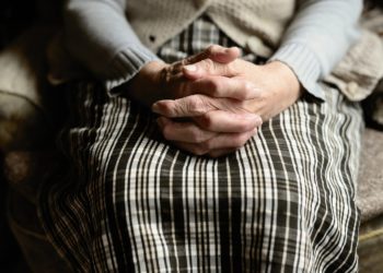 Donna anziana smaschera una coppia di truffatori nell’Avellinese
