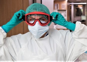 Covid-19, 100 scienziati al Governo: “Misure drastiche per fermare il virus”