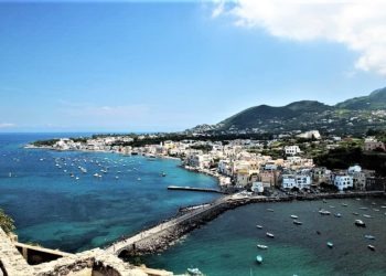 Ischia, occupa un albergo intero: 32enne denunciato