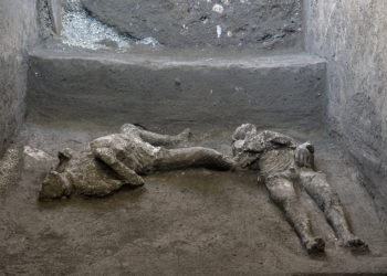 Sorprendente scoperta a Pompei: rinvenuti i corpi integri di due uomini (Video)