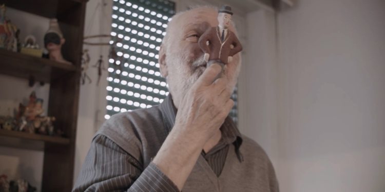 Goffredo Fofi in una scena di "Suole di vento" di Felice Pesoli