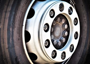 Furto con “tecnica del bullone”: arrestato ladro di auto a Casoria