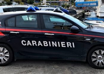 Napoli, pusher passeggiava in strada con diverse dosi di eroina: arrestato dai carabinieri