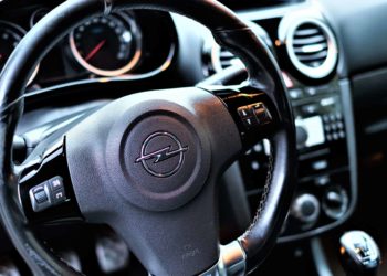 Scalavano i chilometri delle auto usate: 22 concessionari denunciati nel Salernitano