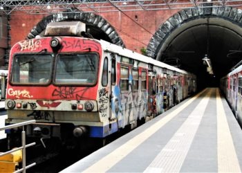 Napoli, follia in Cumana: un “no mask” prende a pugni e morsi un carabiniere