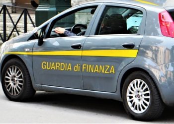 Salerno, scoperti 75 “furbetti” che ricevevano illecitamente i buoni spesa