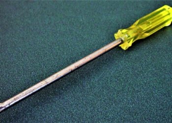 Tragedia a Torre del Greco, 33enne con problemi psichiatrici uccide la madre con un cacciavite