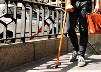 Napoli, rapinatore seriale in stampelle fermato dalla polizia