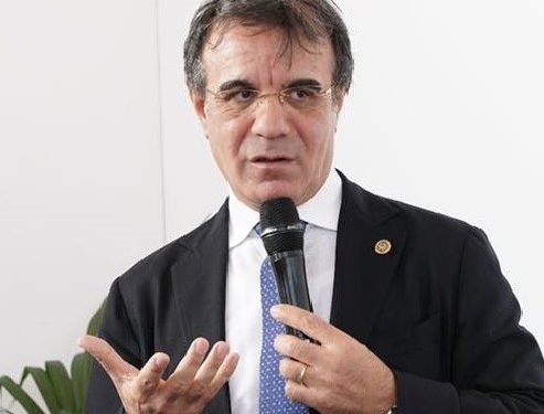 Il presidente dell'ordine dei farmacisti di Napoli Vincenzo Santagada