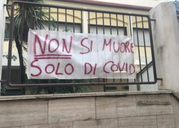 “Non si muore solo di Covid”, la sanità negata in Campania al tempo della pandemia