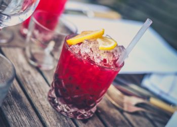 Sant’Antimo, allestisce una struttura abusiva per vendere bibite e cibo: denunciato 26enne