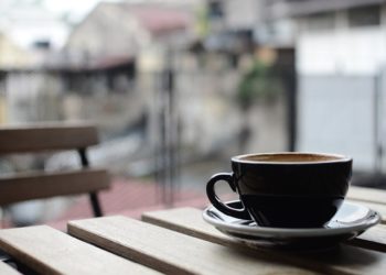 Controlli anti-Covid nel Napoletano, chiusi tre bar e un negozio