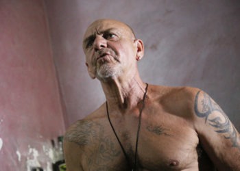 Le due Napoli della criminalità comune e delle truffe finanziarie nel documentario “La conversione” di Giovanni Meola