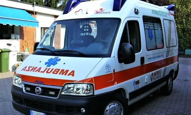 Aggredita un'ambulanza con paziente in codice giallo