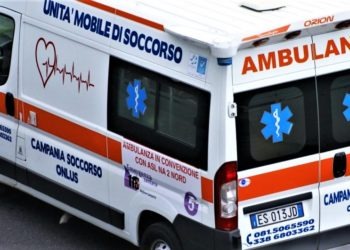 Napoli, aggrediscono l’autista di un’ambulanza: tre denunciati