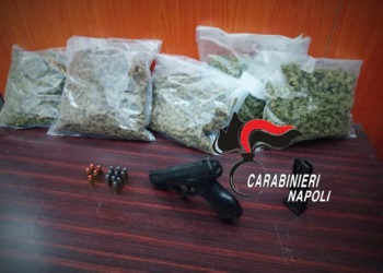 Napoli, aveva con sé un chilo e mezzo di marijuana e una pistola: arrestato 52enne a Chiaiano