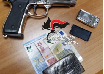 Passeggia con 100 grammi di hashish: arrestato 21enne di Ercolano