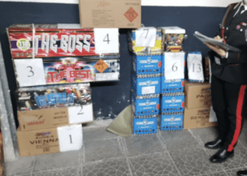 Napoli, nascondeva 24 chili di fuochi illegali: deferito 23enne al Vomero