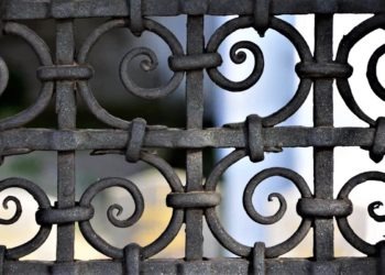 Tragedia in Costiera amalfitana: agricoltore muore schiacciato da un cancello