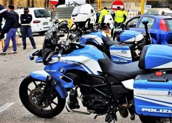 Salerno, ruba 129 stecche di sigarette dall’auto di un tabaccaio: arrestato