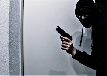 Casavatore, nove rapine a mano armata in due mesi: minorenne arrestato dai carabinieri