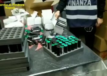 Operazione “Natale sicuro”: sequestrate nel Napoletano quasi due tonnellate di botti illegali (Video)