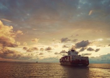 Marittimi bloccati in Cina torneranno in Italia: dieci sindaci ringraziano il ministro Di Maio