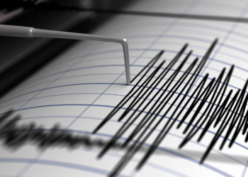 La terra continua a tremare nei Campi Flegrei, avvertita scossa di magnitudo 2.6