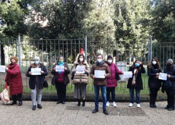 Napoli, mamme in piazza contro la diffusione di TikTok tra i giovanissimi