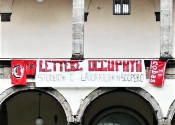 Napoli, occupata la facoltà di Lettere della “Federico II”. Gli studenti: “Siamo diventati fantasmi”