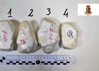 In autostrada con cocaina e marijuana: uomo e donna in manette sull’A3