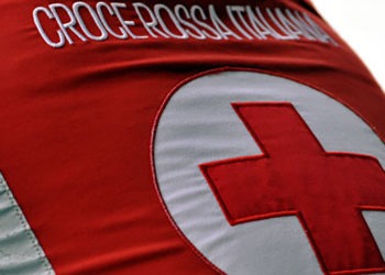 Finto rappresentante della Croce rossa sottrae 10.000 euro a una donna in Irpinia: denunciato truffatore