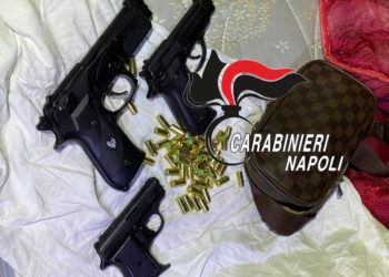 Napoli, controlli straordinari nel quartiere Chiaiano: sequestrate tre pistole e trentadue munizioni