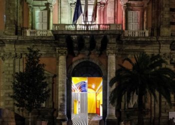 I musei Mann e Madre illuminano il centro storico di Napoli con l’arte sui loro portoni