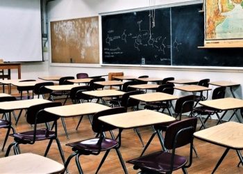 Scuola, rientro nel caos in Campania. Professori e alunni chiedono tamponi e vaccini